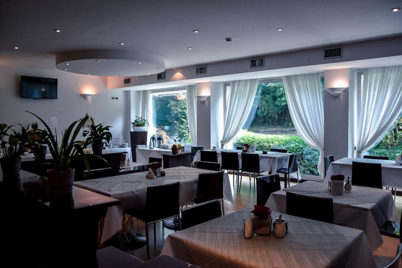 Aston Hotel